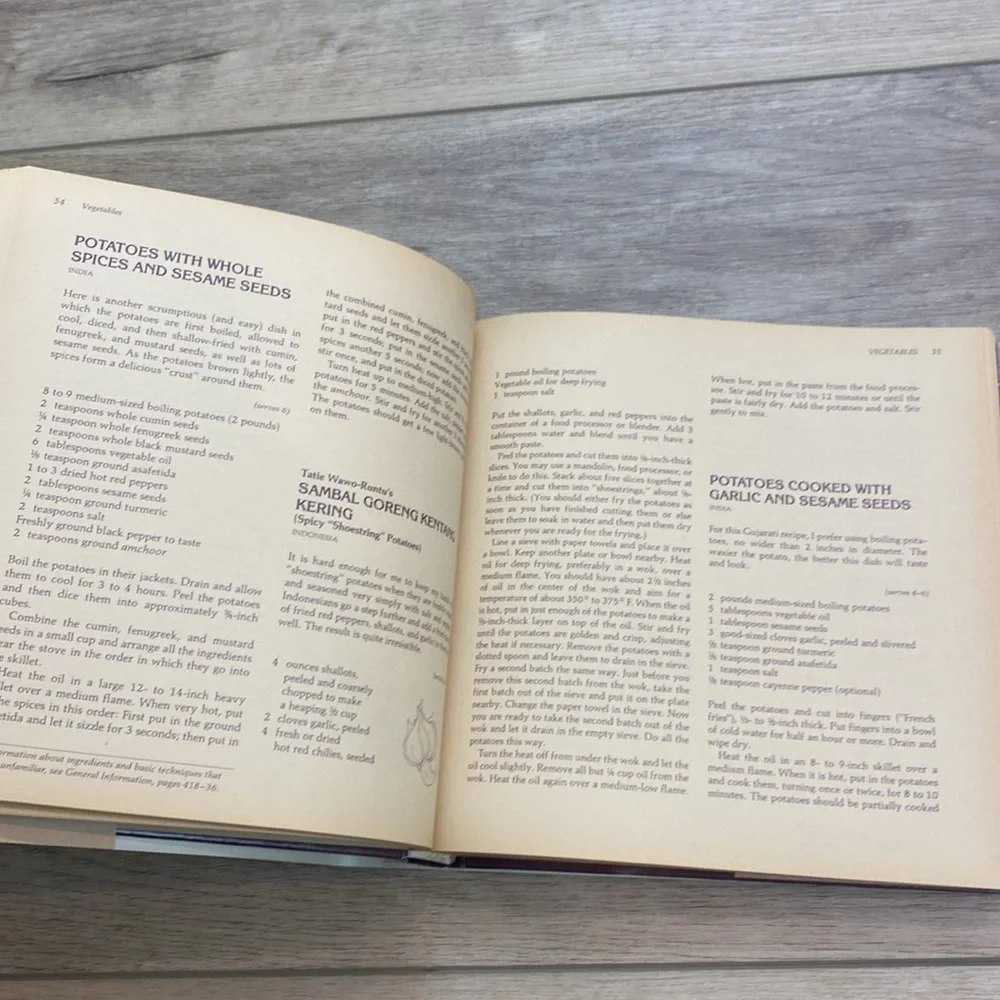 1st Ed/PRT Madhur Jaffrey's World‎ Of the East Vegetarian CookBook Hard Cover